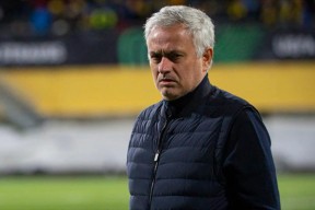 九游娱乐下载转折点费耶诺德临场应变，欧联转会期攻防权衡，气氛紧张，纪律约束更严格的简单介绍