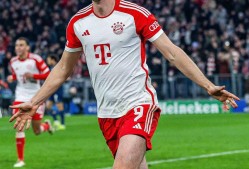 包含凯恩在独行侠比赛中精彩发挥，挺进下一轮引发热议！的词条